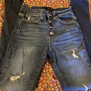 Kancan button fly distructed jeans